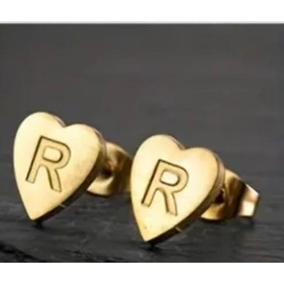 Letter R initial gold heart mini stud earrings - Picture 1 of 5